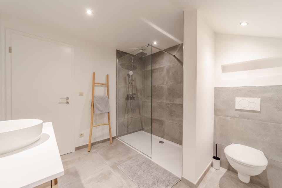 Shower, Bathroom, towels