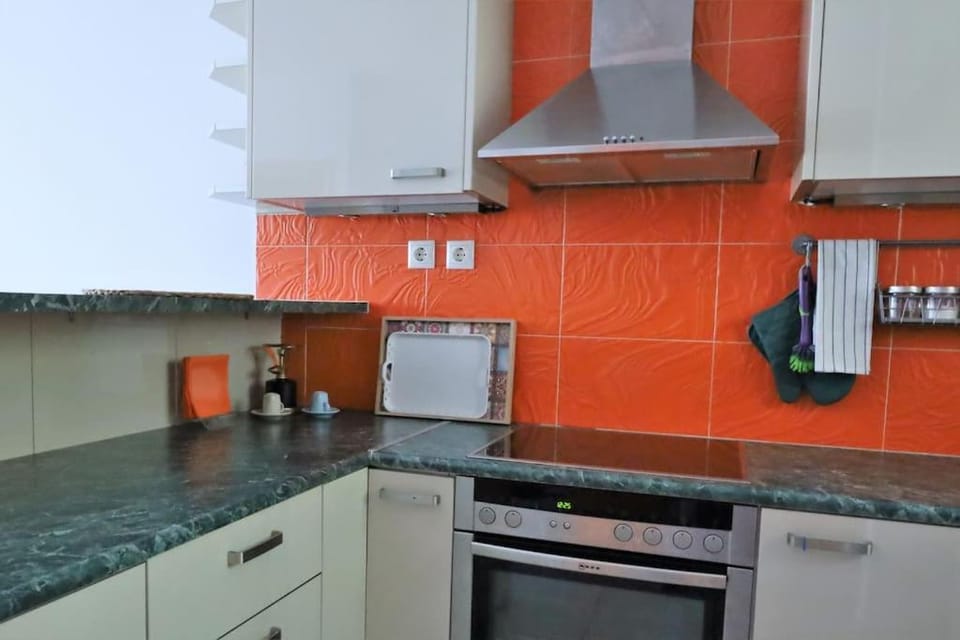 Kitchen or kitchenette, oven