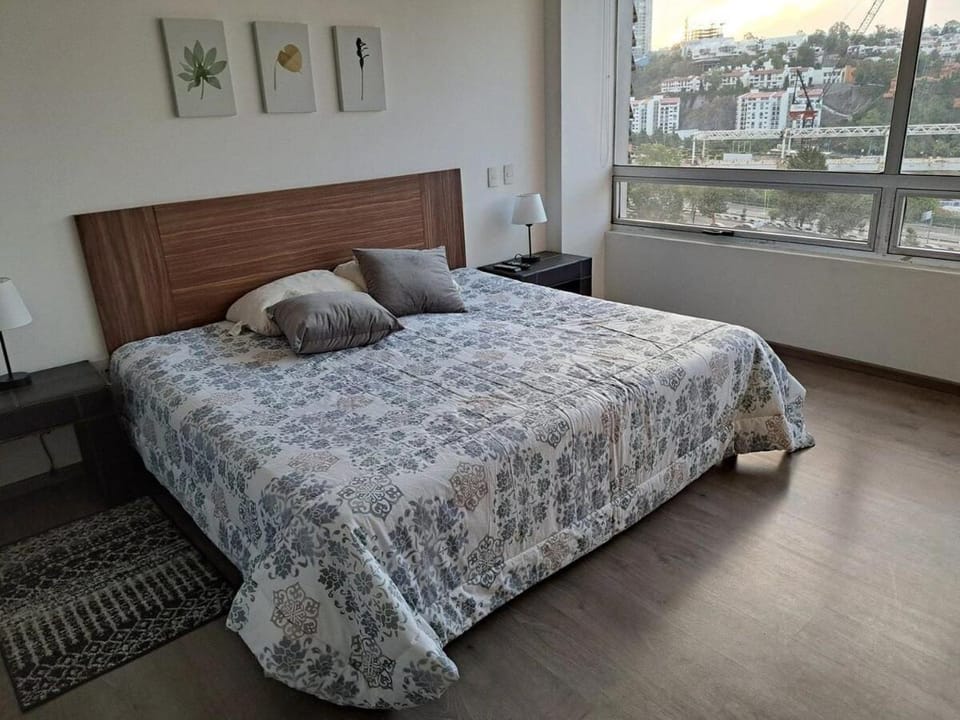 Maximum Glamor in the Park. La Mexicana and Expo Santa. Faith House in Mexico City