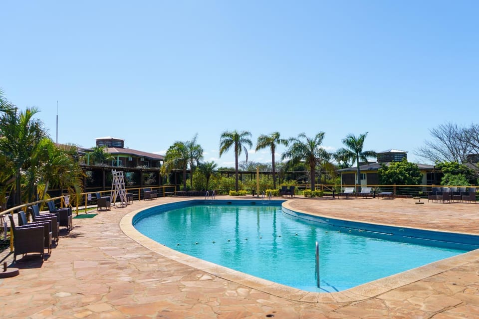Day, Pool view