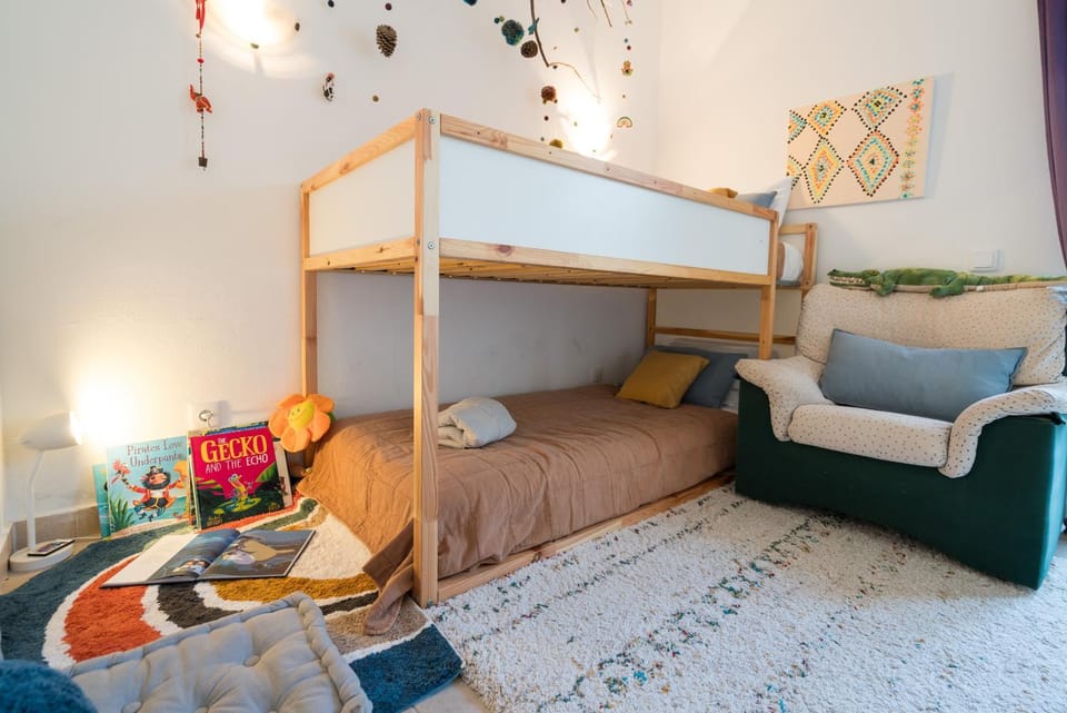 Bedroom, bunk bed