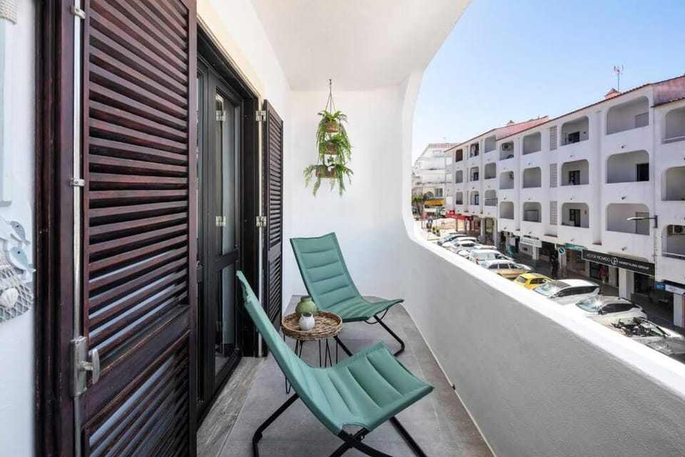 View (from property/room), Balcony/Terrace, sunbed