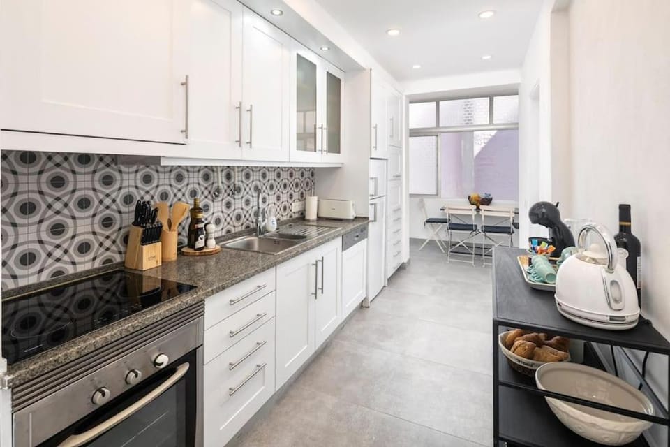 Coffee/tea facilities, Kitchen or kitchenette, Food and drinks, Dining area, dishwasher, minibar, pet friendly, stove, toaster