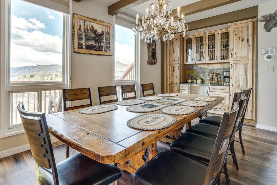 Hot Tub Relaxation: Luxe Summit Gem w/ Mtn Views House in Dillon