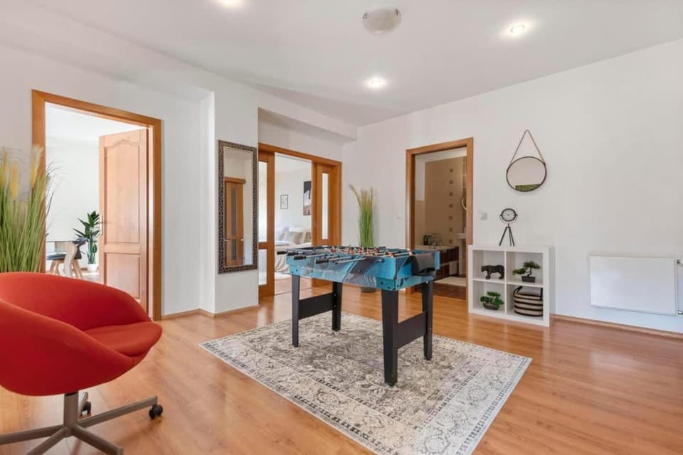 Game Room, Seating area, Entertainment