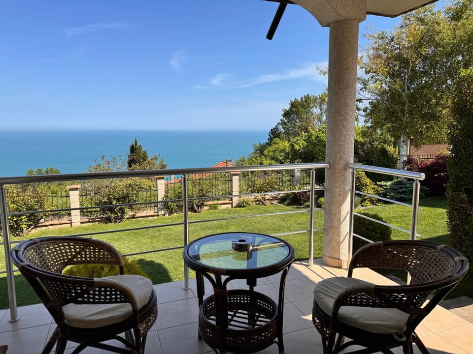 Patio, Natural landscape, Balcony/Terrace, Seating area, Sea view