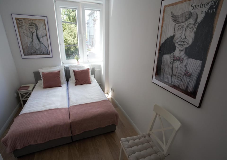 Bed, Photo of the whole room, Decorative detail, Bedroom