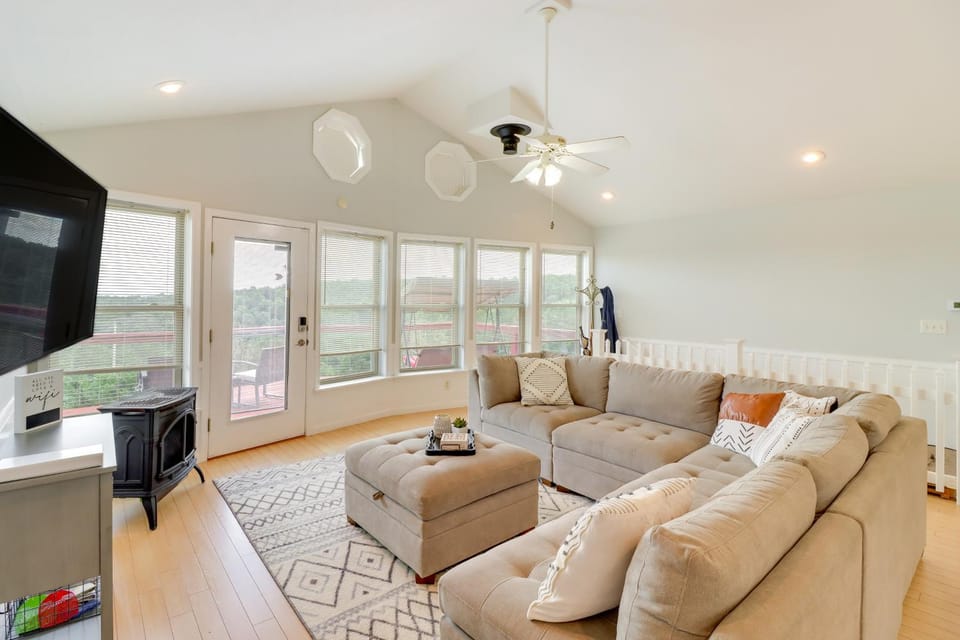 Hike, Fish and Explore Spacious Yellville Retreat House in Buffalo River