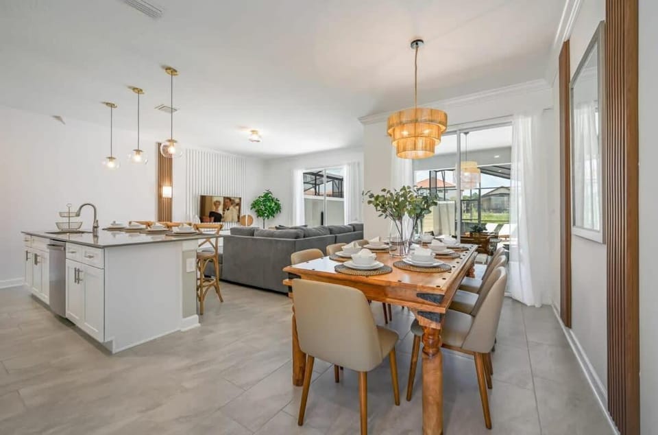 Families Deluxe Dream Vacation 10 min from Disney House in Kissimmee