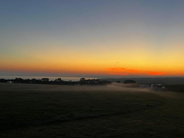 Carreg y Gwynt Campsite - Touring and tent pitches Campground/ 
RV Resort in Wales