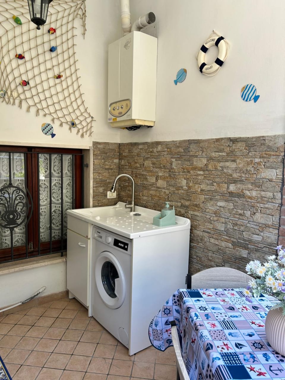 Balcony/Terrace, laundry, washing machine