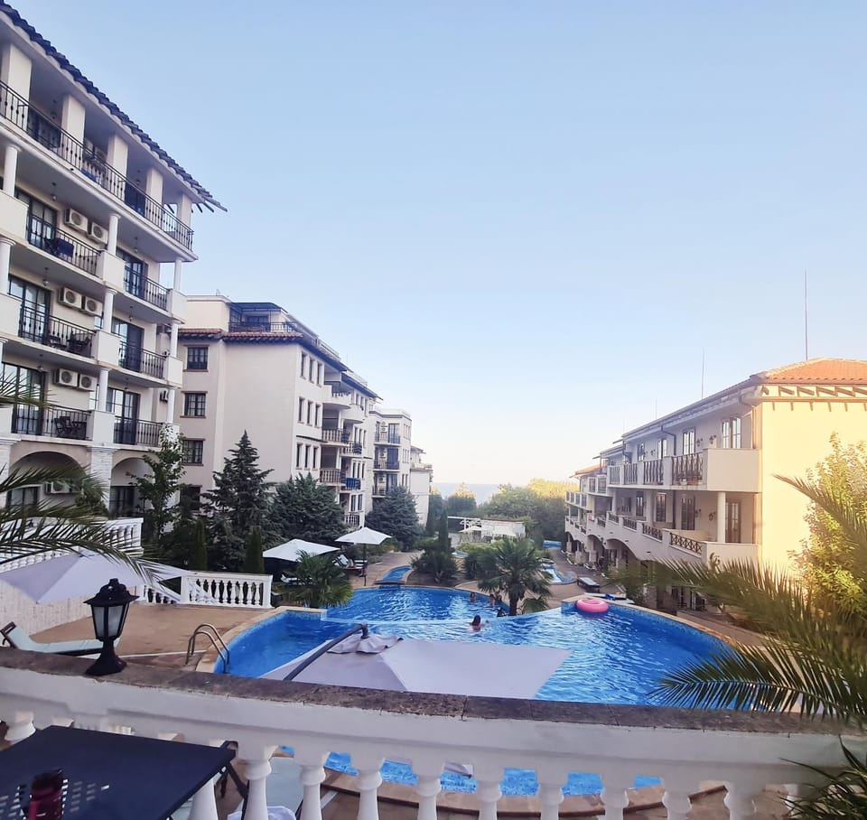 Property building, Garden, Swimming pool