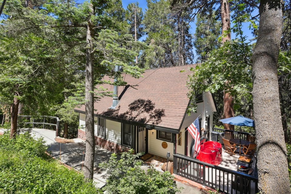 Twin Peaks Vacation Rental with Hot Tub! House in San Bernardino