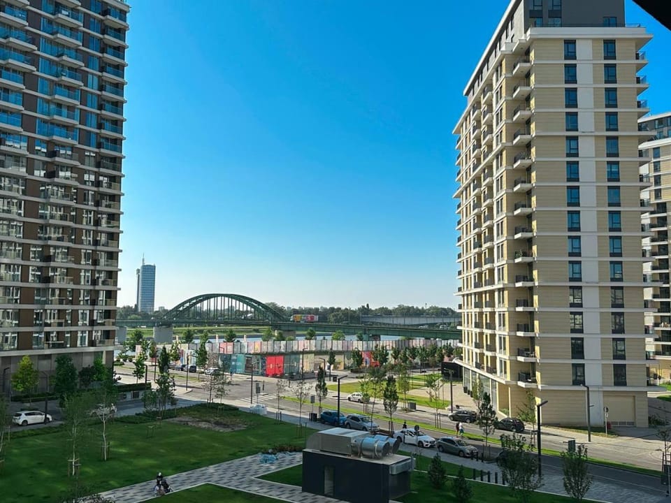 Property building, Garden, City view, River view, Location