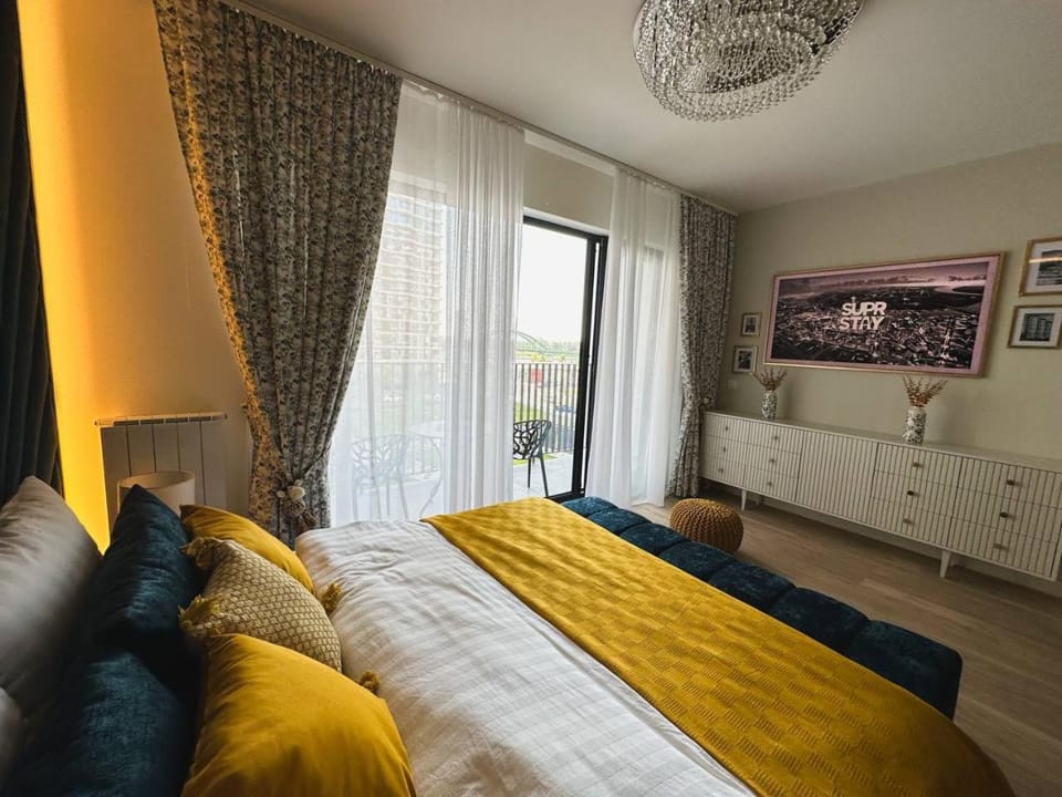 Bed, TV and multimedia, Seating area, Bedroom