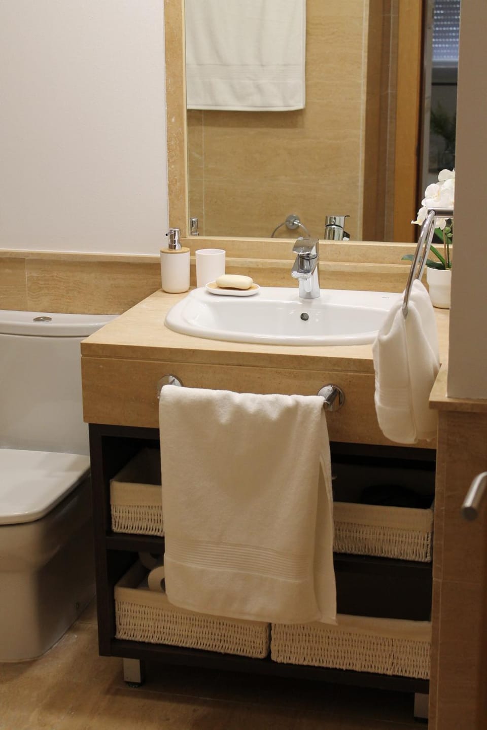 Bathroom, towels