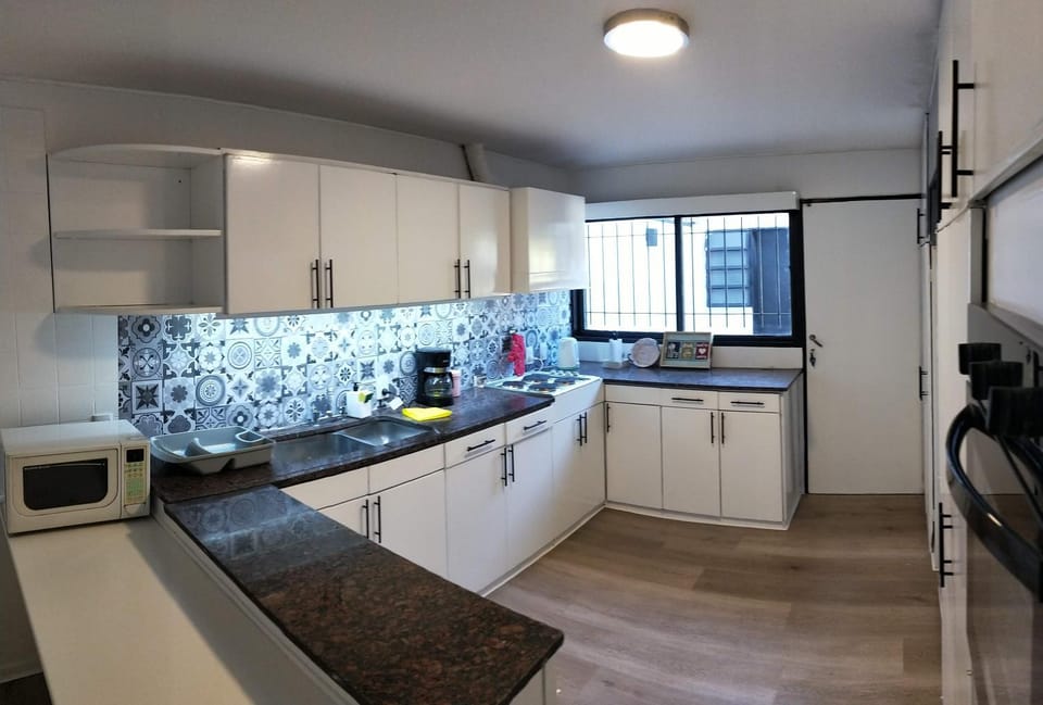 Coffee/tea facilities, Kitchen or kitchenette, minibar, pet friendly, stove