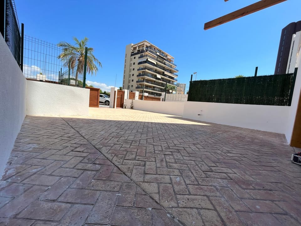 Patio, Parking