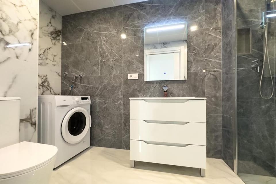 Shower, Toilet, Bathroom, washing machine