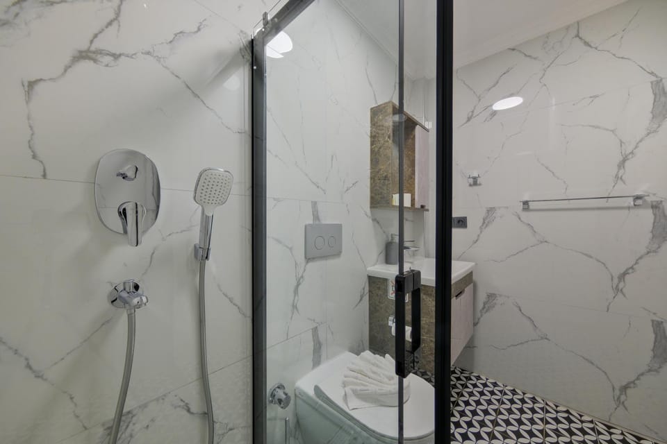 Shower, Bathroom, towels