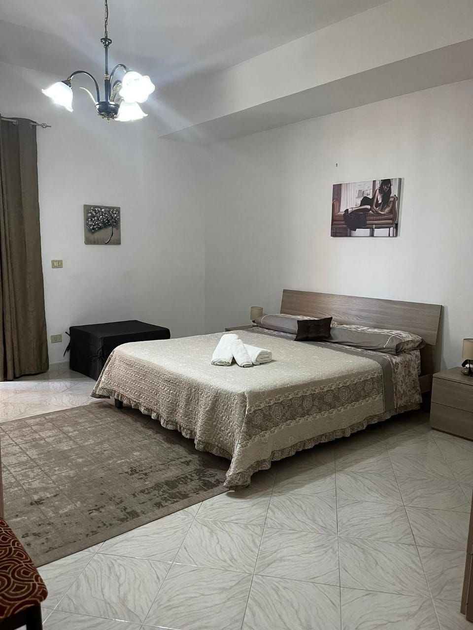 Photo of the whole room, Bedroom, towels
