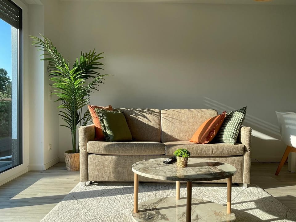 Day, Living room, Seating area
