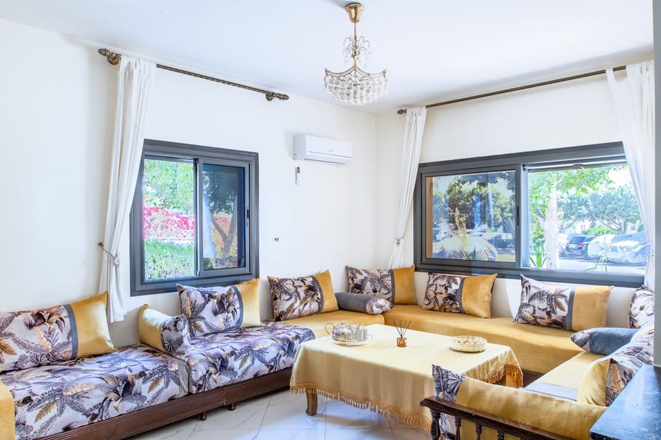 Living room, Seating area, Dining area, air conditioner
