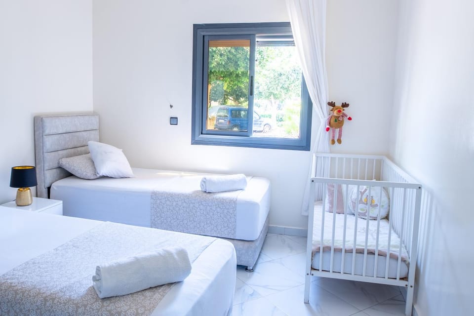 Bed, Photo of the whole room, Bedroom, cot