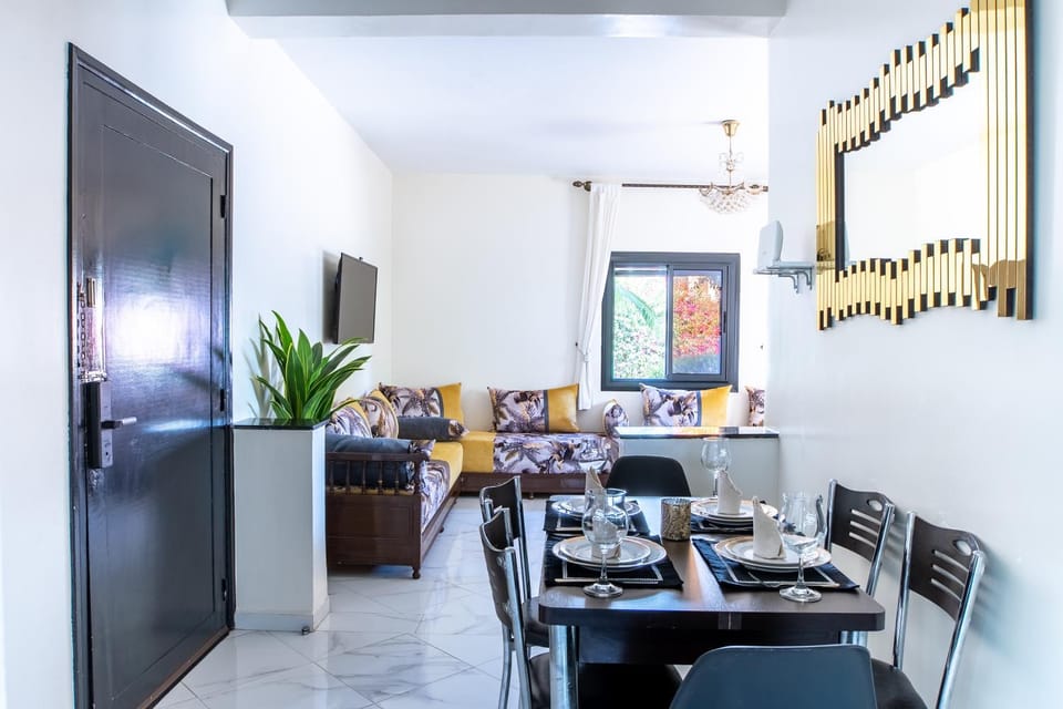 Seating area, Dining area