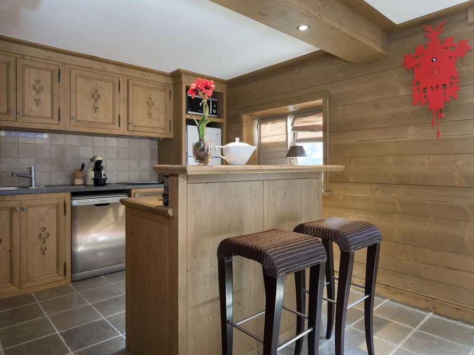 Appartement cosy - 6 pers, 83m² - Courchevel 1650 - Centre station, Terrasse, Proche pistes, WiFi - FR-1-631-160 Apartment in Saint-Bon-Tarentaise