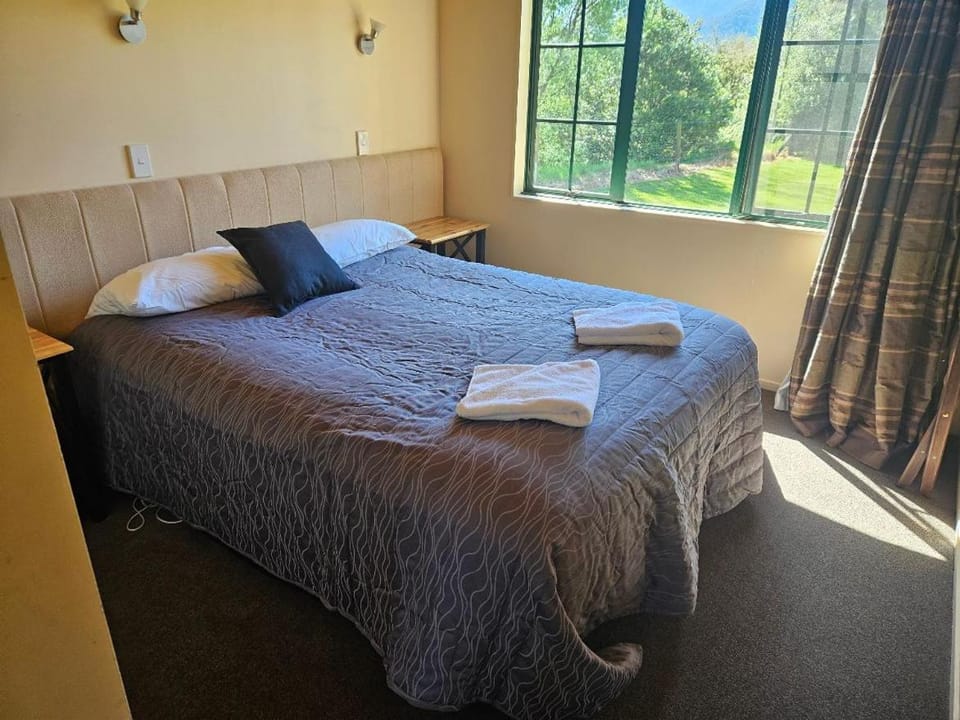 Bed, View (from property/room), Bedroom, Mountain view, towels