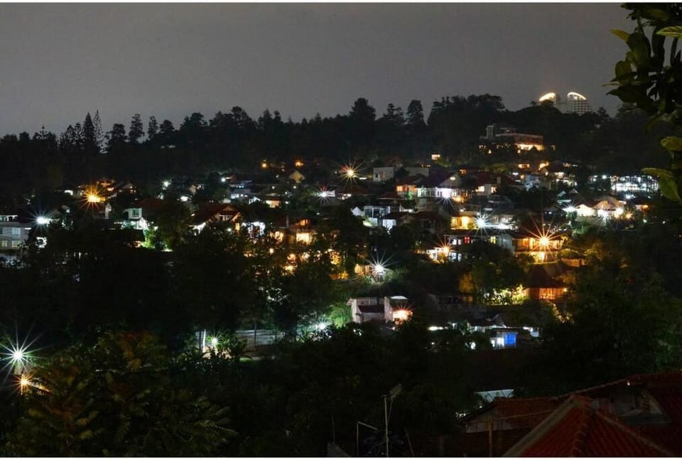 Villa Sajodo [Hilltop Get Away w/ Valley View] House in Bandung