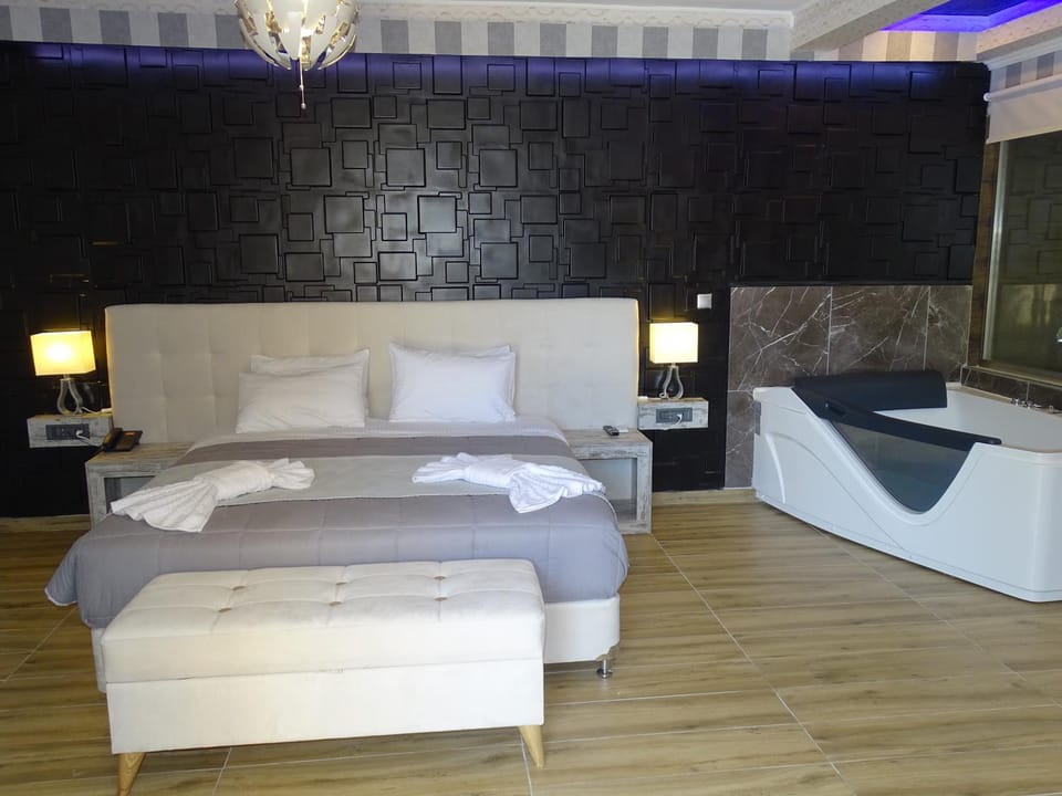 Bedroom, bunk bed