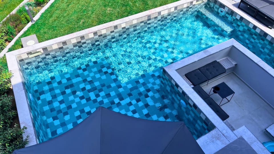 Patio, Day, Garden, Garden view, Pool view, Swimming pool, sunbed