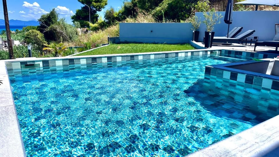 Property building, Sea view, Swimming pool