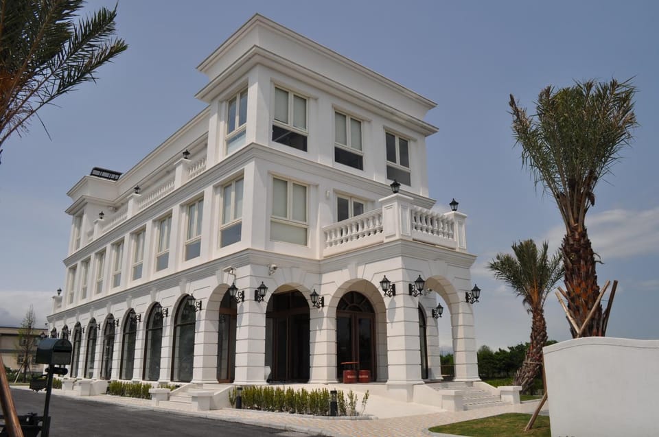 Facade/entrance