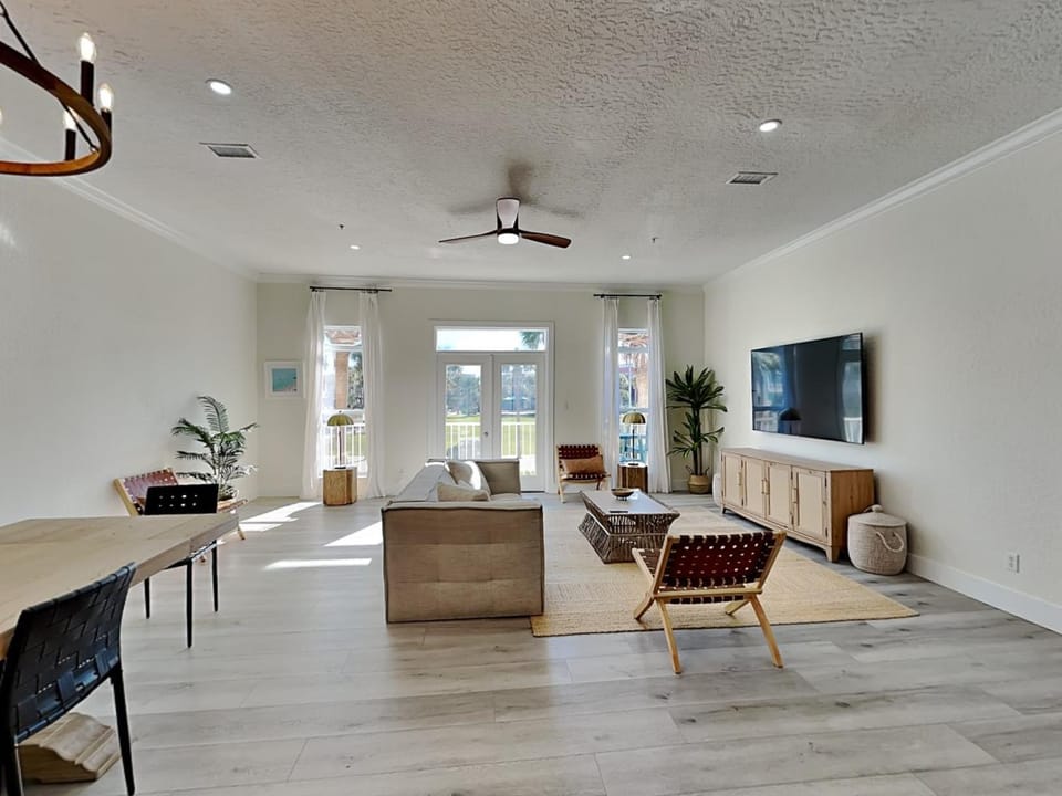 TV and multimedia, Balcony/Terrace, Living room, Seating area, furniture