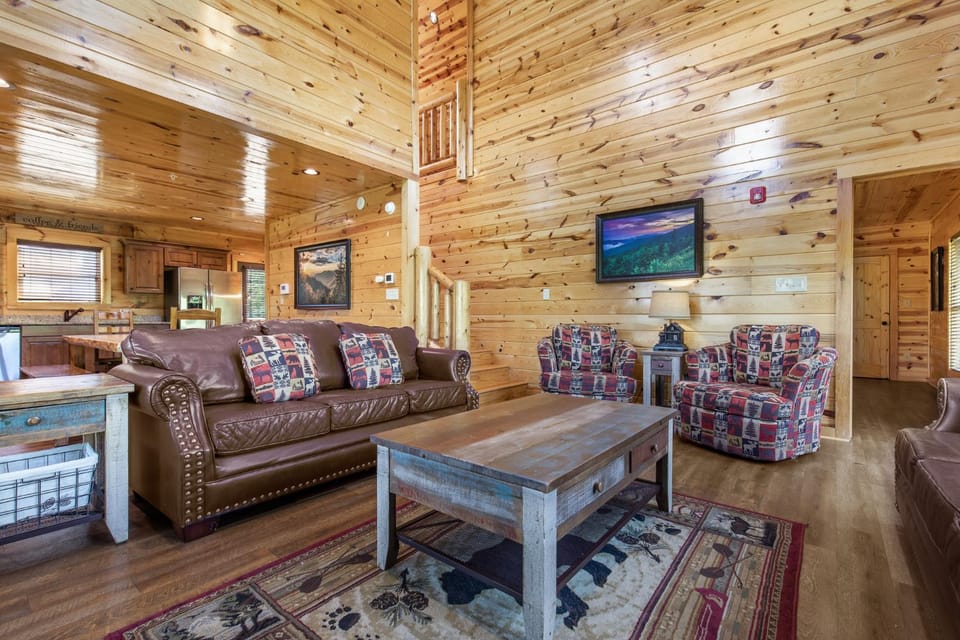 TV and multimedia, Kitchen or kitchenette, Living room, Seating area, furniture