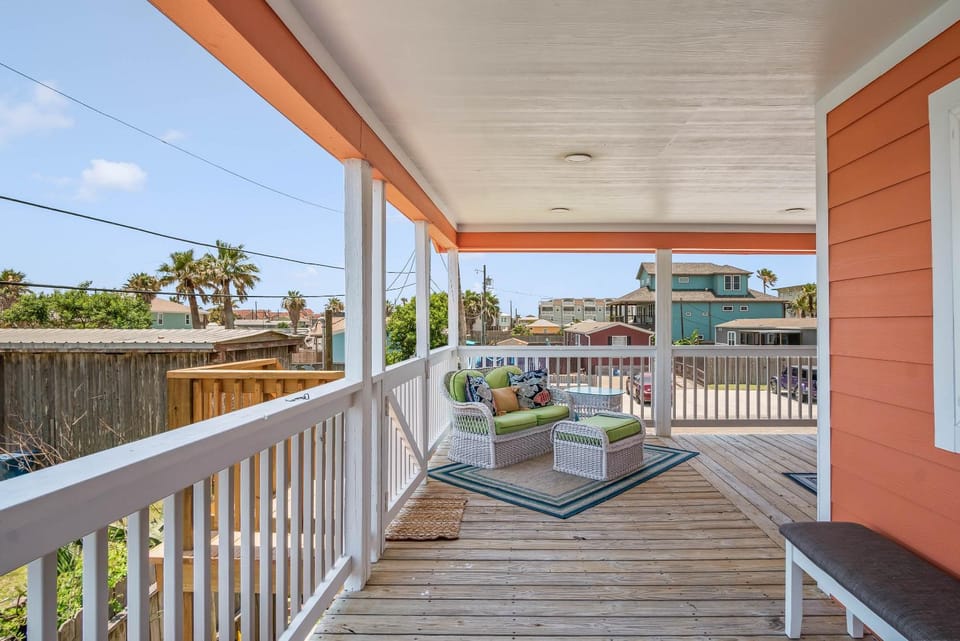 Neighbourhood, Balcony/Terrace, Seating area, Street view
