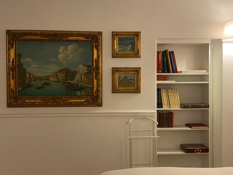 Library, Photo of the whole room, Bedroom