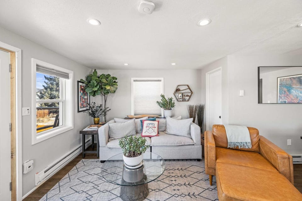 Leadville Dairy Flat - 2 Bed with Office and HOT TUB House in Leadville