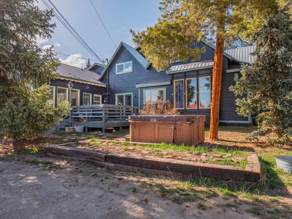 Property building, Day, Hot Tub