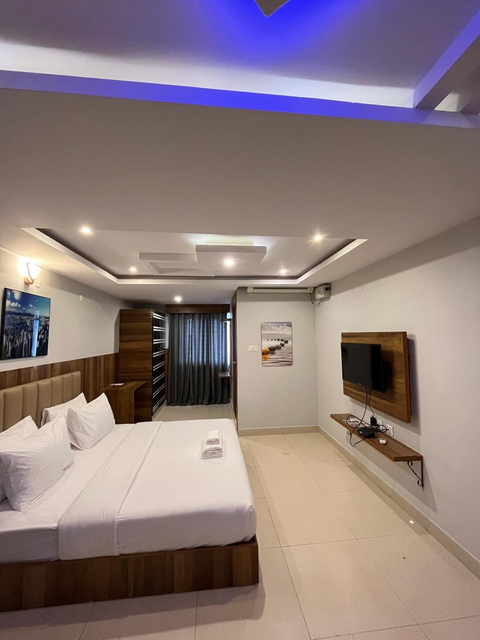 Bed, TV and multimedia, Photo of the whole room, Bedroom, air conditioner