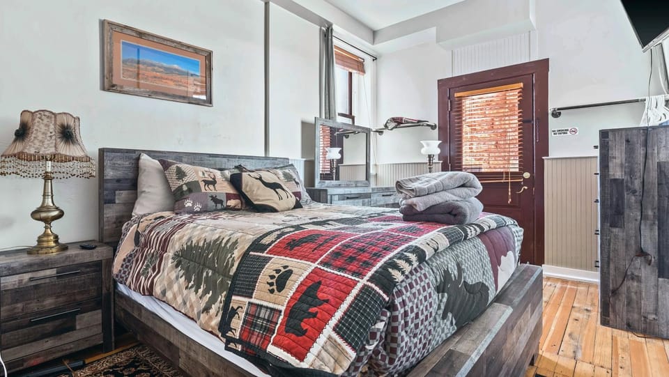 Papa's Place - blocks from downtown Apartment in Leadville