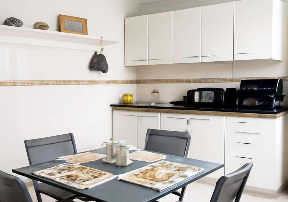 Dining area, kitchen