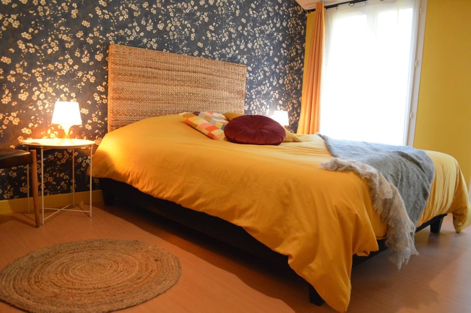 Bed, Photo of the whole room, Bedroom