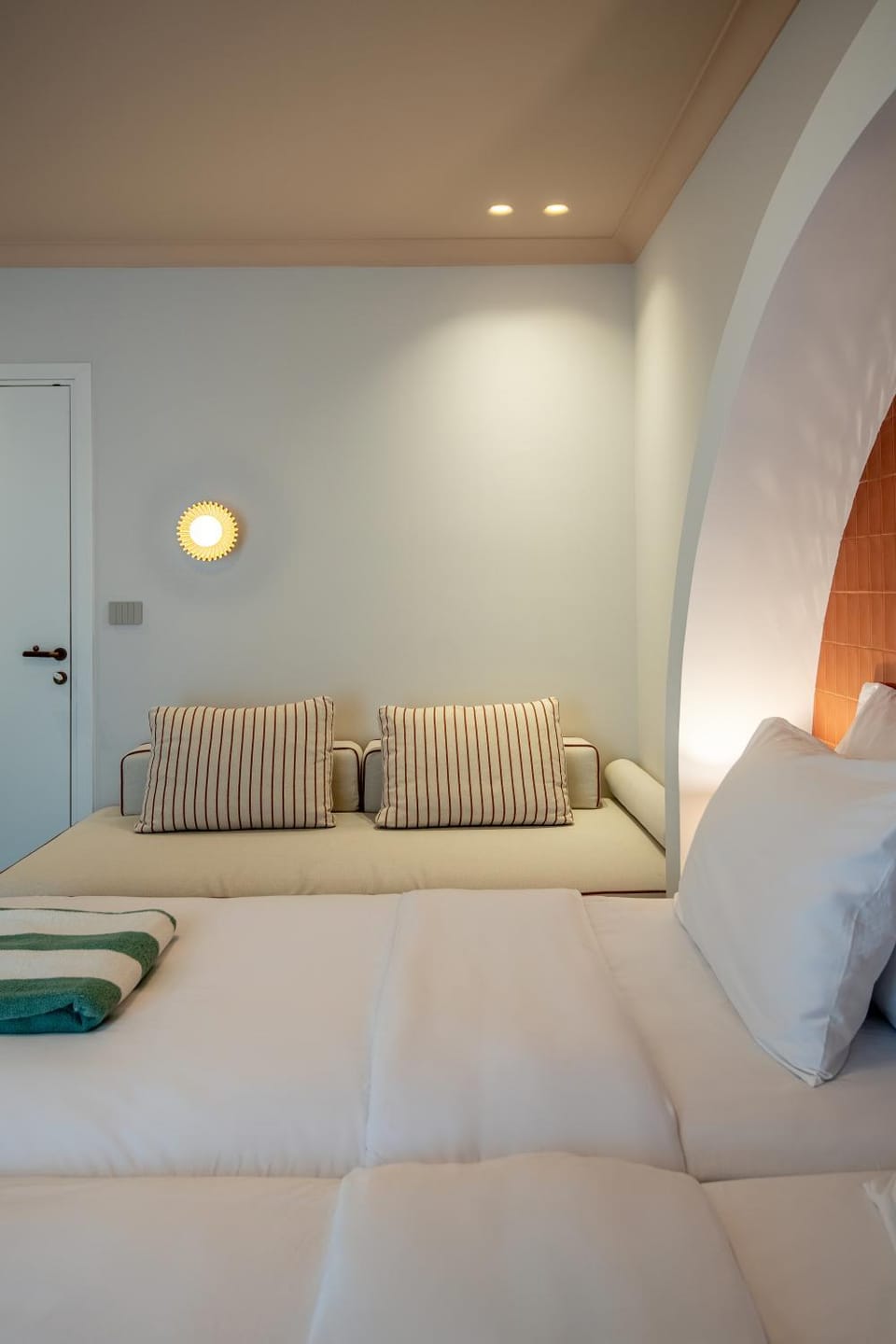 Bed, Seating area