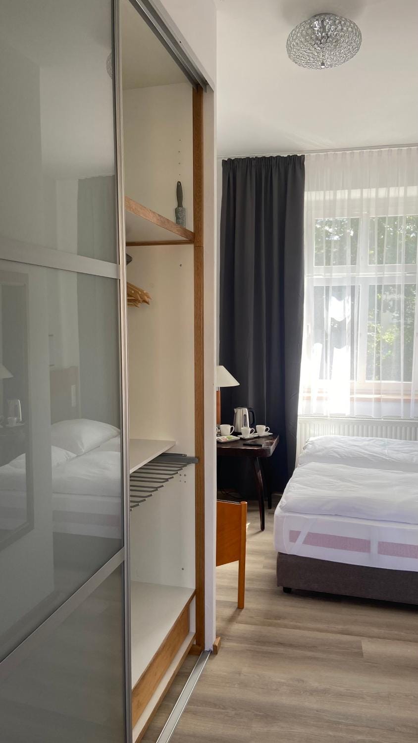 Bed, Photo of the whole room, Bedroom, wardrobe