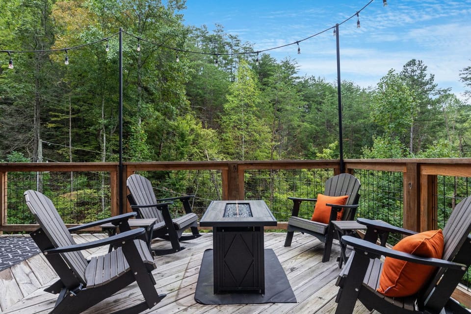 View (from property/room), Balcony/Terrace, Seating area, fireplace