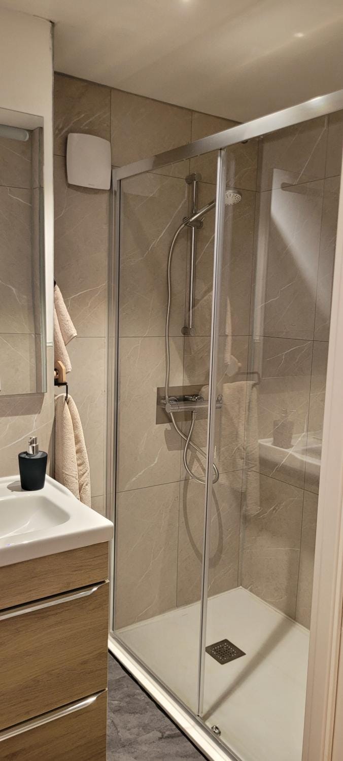 Shower, Bathroom
